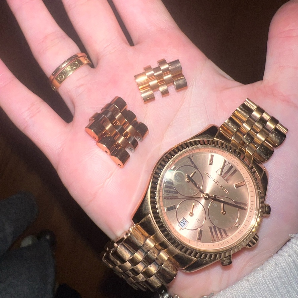 Michael Kors Rose Gold Watch - Picture 4 of 5